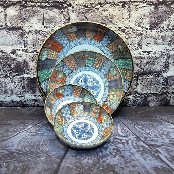 Set of 4 Vintage Imari Japanese Porcelain Bowls